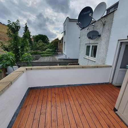 2 Bed Room Flat Near Westfield, West Londra Dış mekan fotoğraf