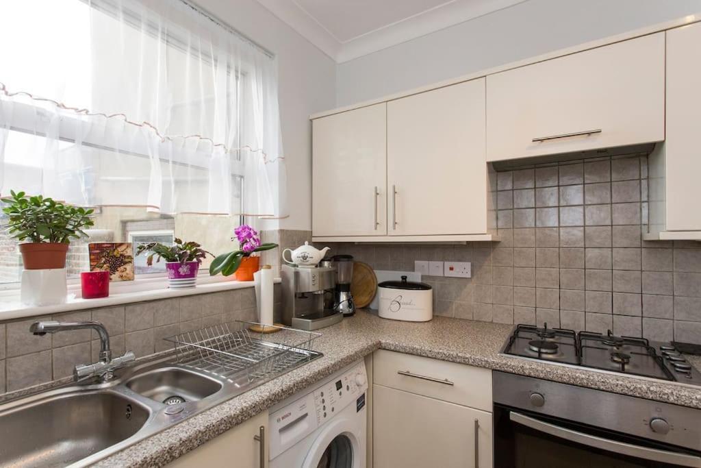 2 Bed Room Flat Near Westfield, West Londra Dış mekan fotoğraf