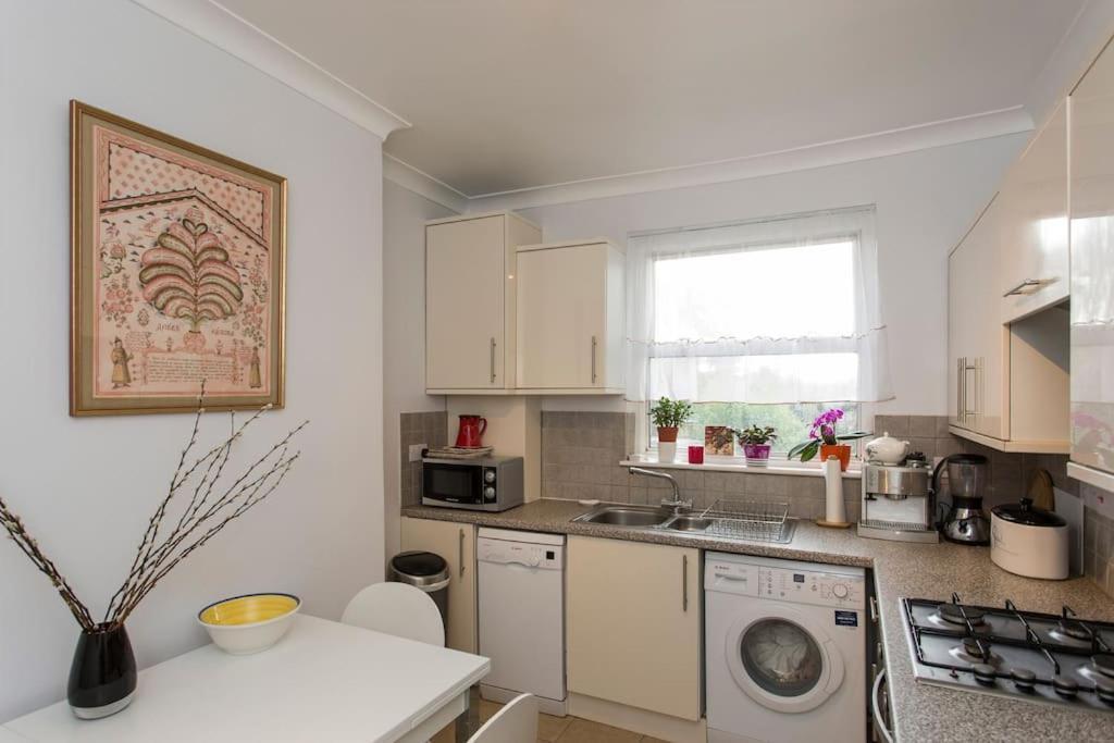 2 Bed Room Flat Near Westfield, West Londra Dış mekan fotoğraf